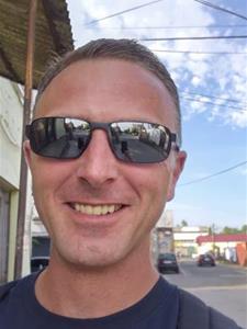 Tom 42 éves férfi, Budapest