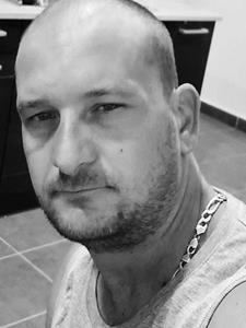 Tom 40 éves férfi, Pest megye