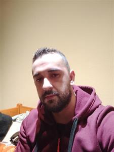 Tom 30 éves férfi, Budapest