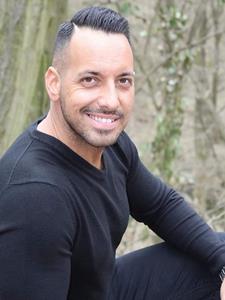 Tom 40 éves férfi, Budapest