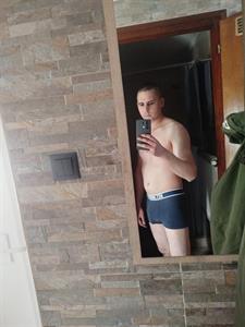 Tomi 30 éves férfi, Pest megye