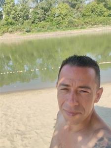 Tomi 44 éves férfi, Jász-Nagykun-Szolnok megye