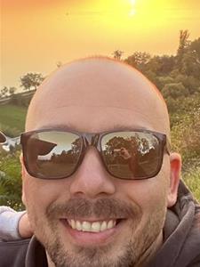 Tomi 40 éves férfi, Budapest