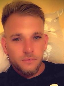 Tomi 29 éves férfi, Jász-Nagykun-Szolnok megye