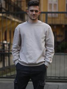 Tomi 23 éves férfi, Pest megye