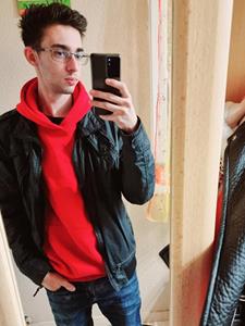 Tomi 21 éves férfi, Budapest