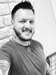 Tomi 32 éves férfi, Fejér megye