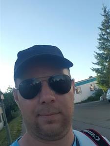 Tomi 37 éves férfi, Komárom-Esztergom megye