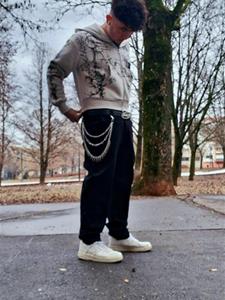 Tomikaaa 19 éves férfi, Baranya megye