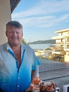 Toncsi 56 éves férfi, Komárom-Esztergom megye