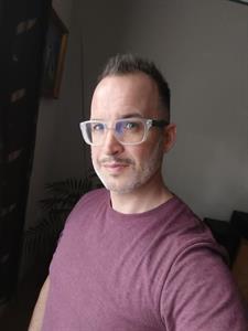 Tony 45 éves férfi, Budapest