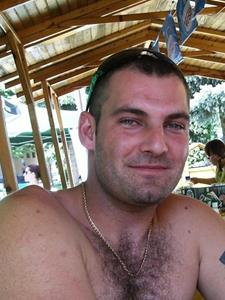 Valaki 43 éves férfi, Győr-Moson-Sopron megye