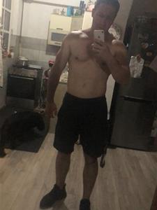 Valentino 34 éves férfi, Pest megye