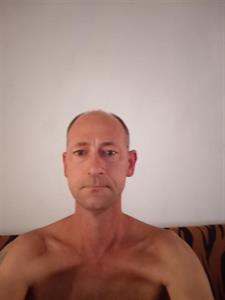 Viktor Szabó 41 éves férfi, Komárom-Esztergom megye