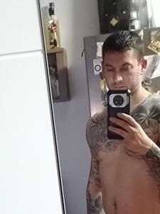 Viktor 40 éves férfi, Budapest