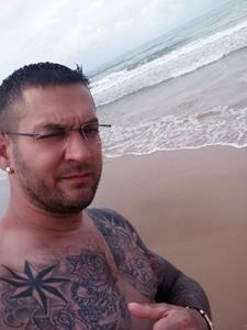 Viktor 40 éves férfi, Budapest