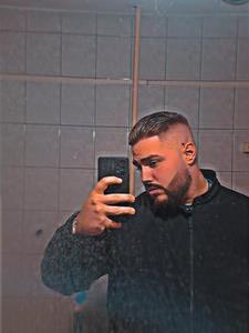 vxrga1 22 éves férfi, Budapest