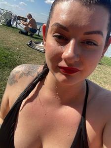 Yvette 24 és 30 éves nő, Veszprém megye