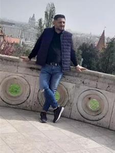 zoli 42 éves férfi, Pest megye