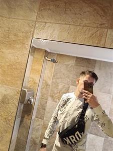 Zolikaofficial 23 éves férfi, Budapest