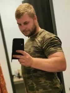 Zoy 32 éves férfi, Komárom-Esztergom megye