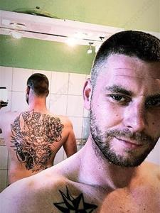 Zoy 32 éves férfi, Komárom-Esztergom megye